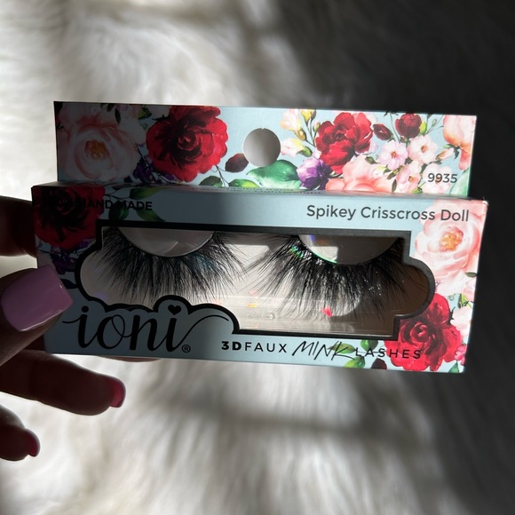 Spikey Criss Cross Mink Lashes - Picture 9 of 15